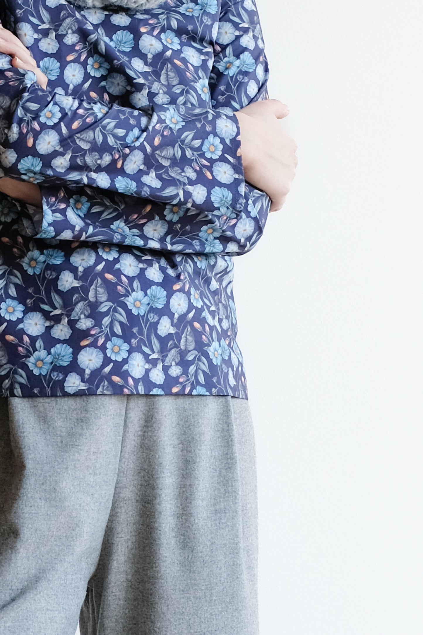 Camicia CICLAMINO * cotone liberty campanule su fondo blu * taglia S