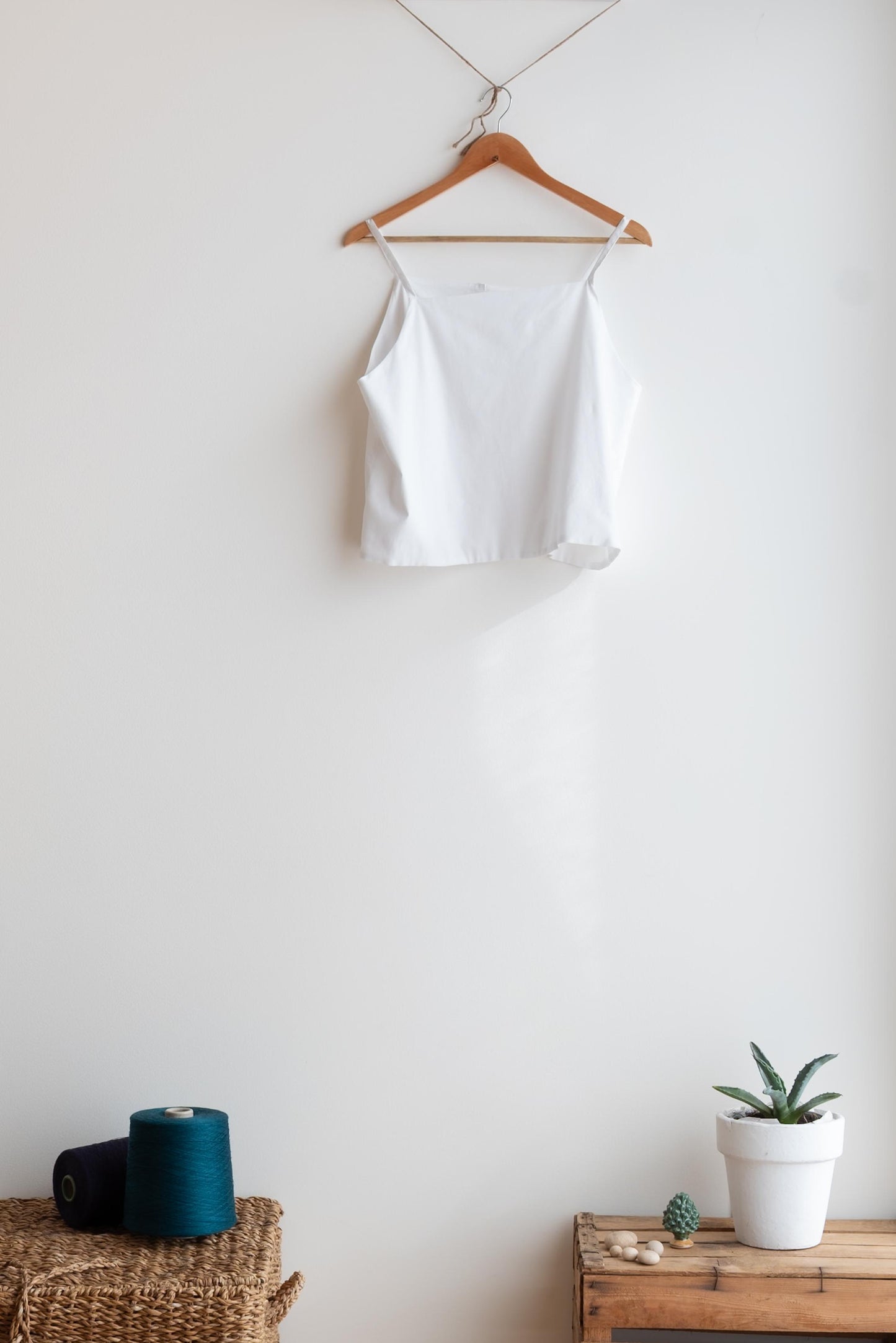 Sleveless blouse LAPIS * thin white stretch cotton * size S