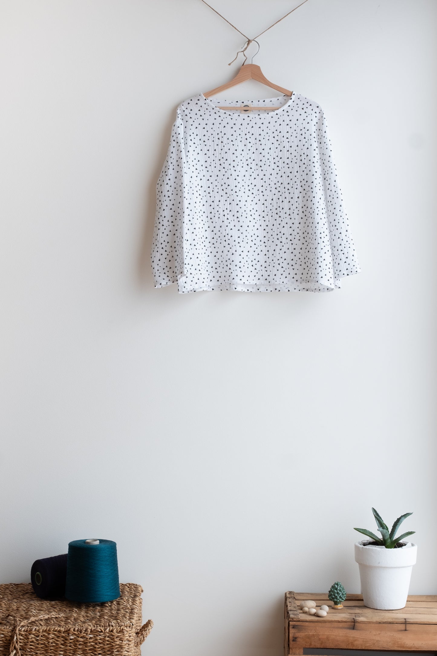 Camicia QUADRA * cotone doppia garza bianco a triangoli neri * taglia M