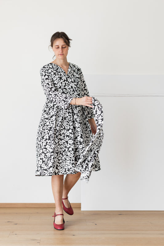 Dress PAPAVERO * thin cotton with black and white fantasy pattern * size L